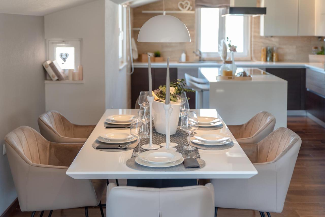 Apartments Belmat Trogir Bagian luar foto