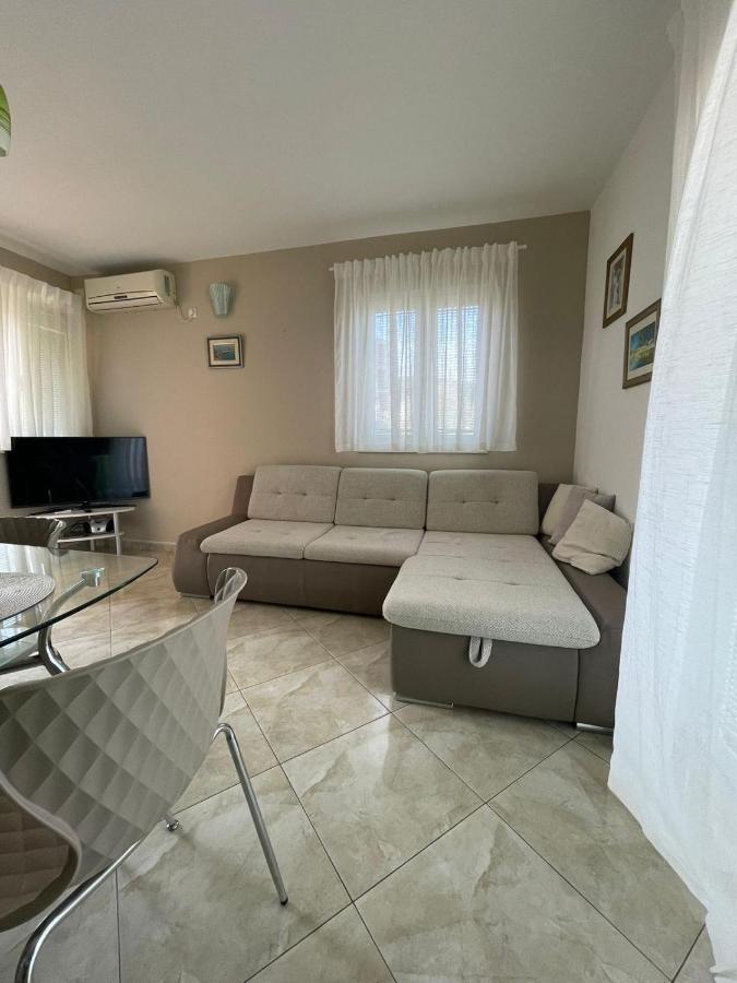 Apartments Belmat Trogir Bagian luar foto