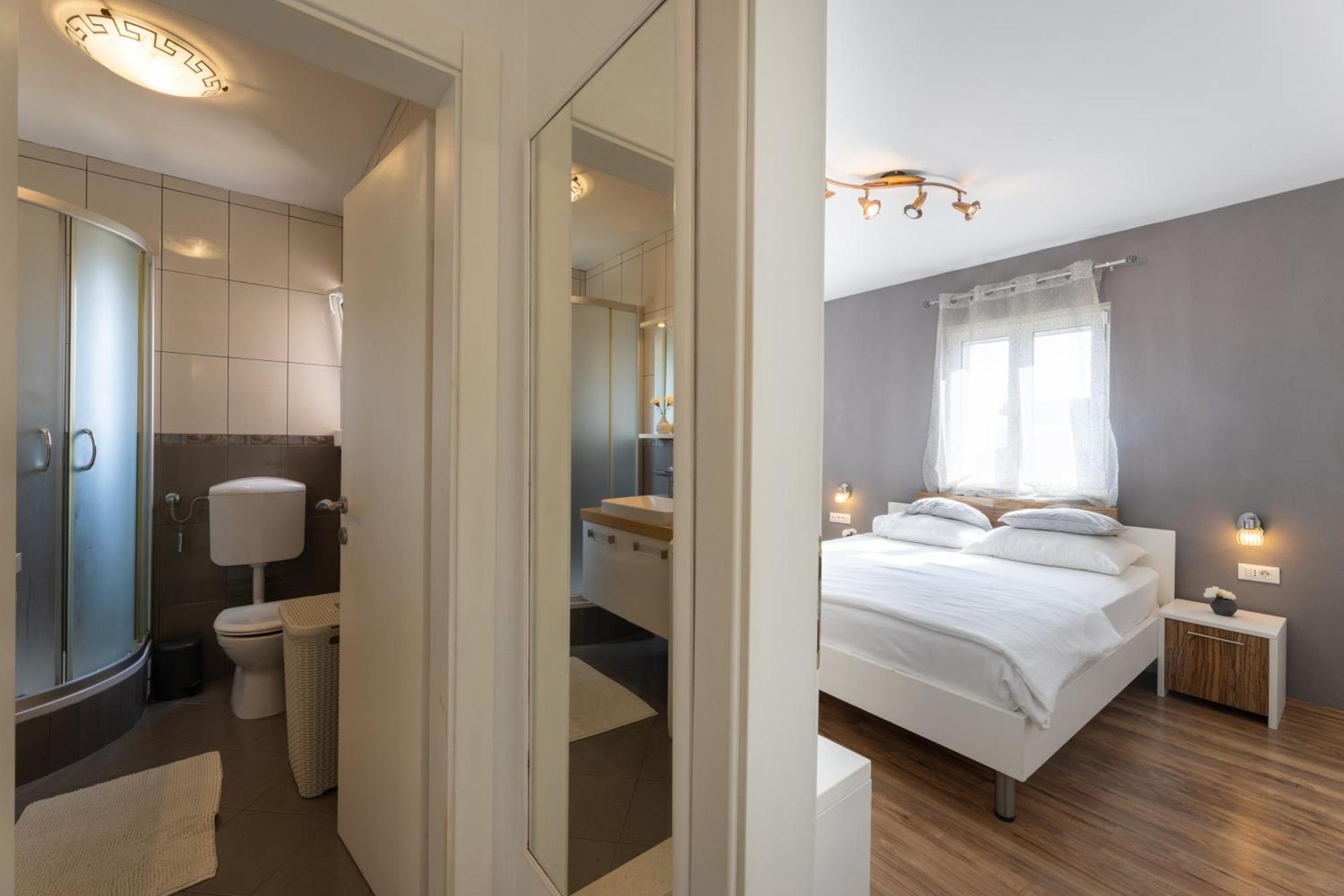 Apartments Belmat Trogir Bagian luar foto
