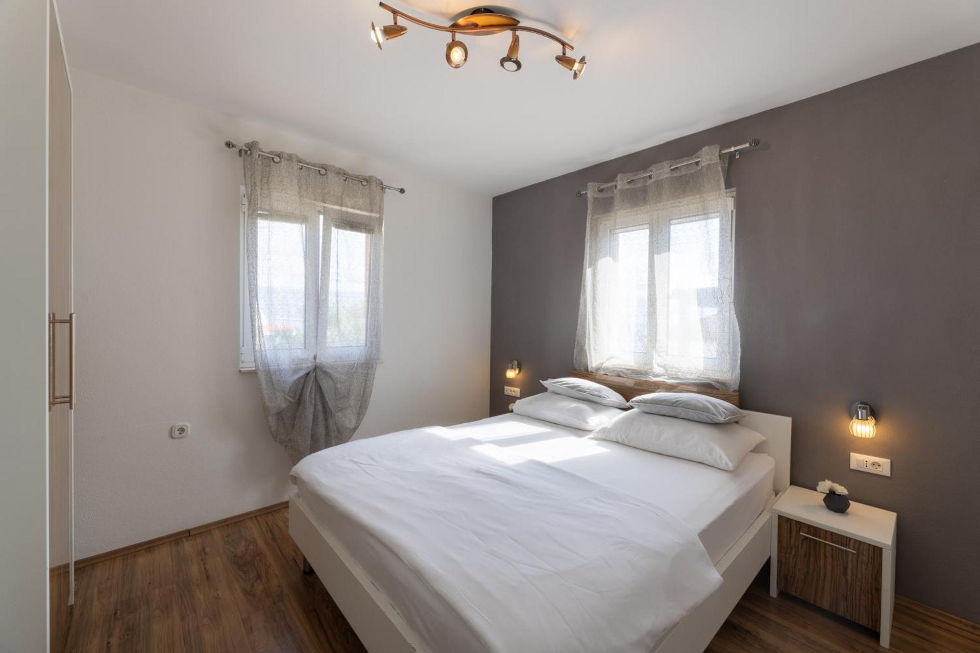 Apartments Belmat Trogir Bagian luar foto