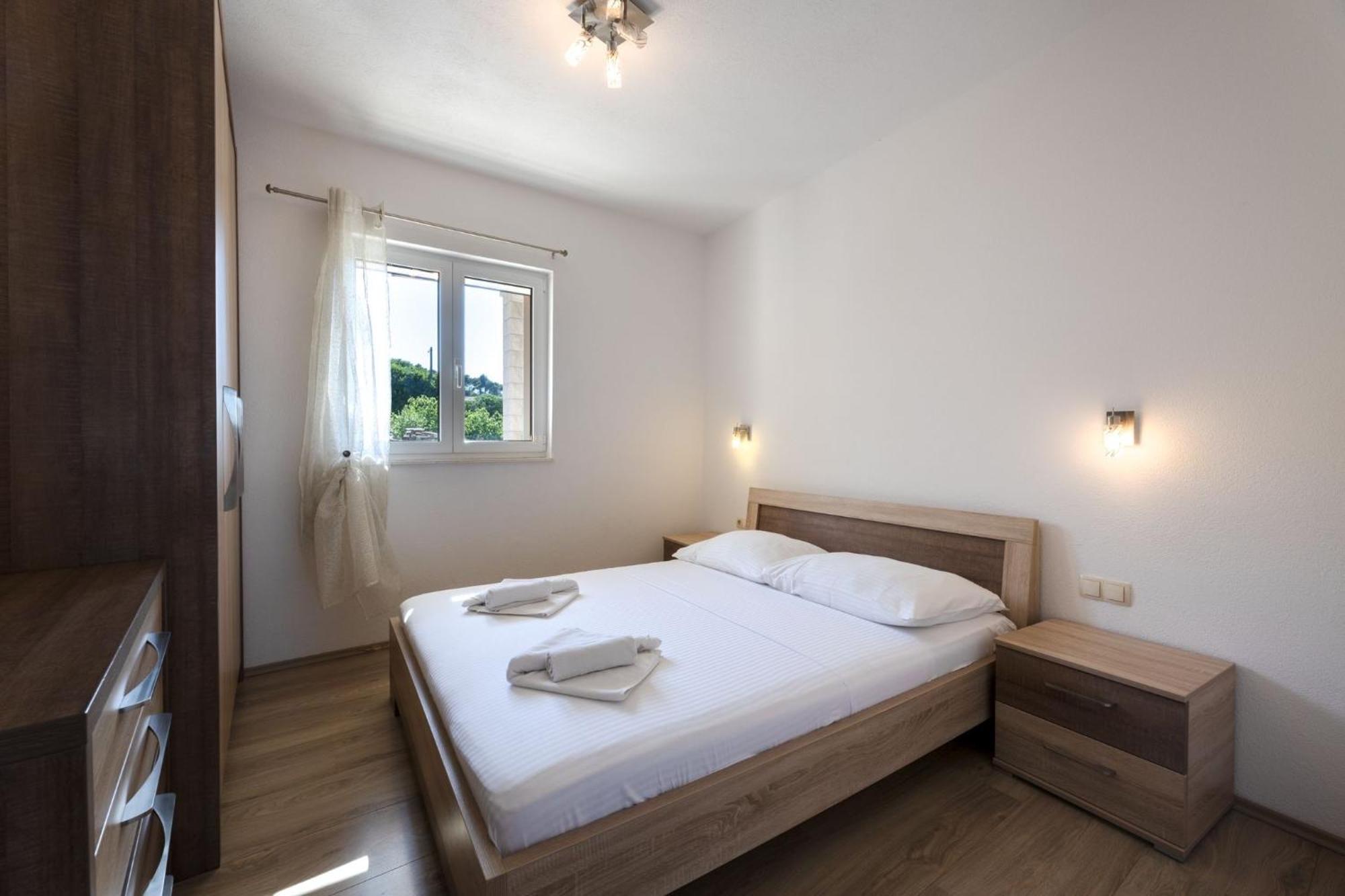 Apartments Belmat Trogir Bagian luar foto