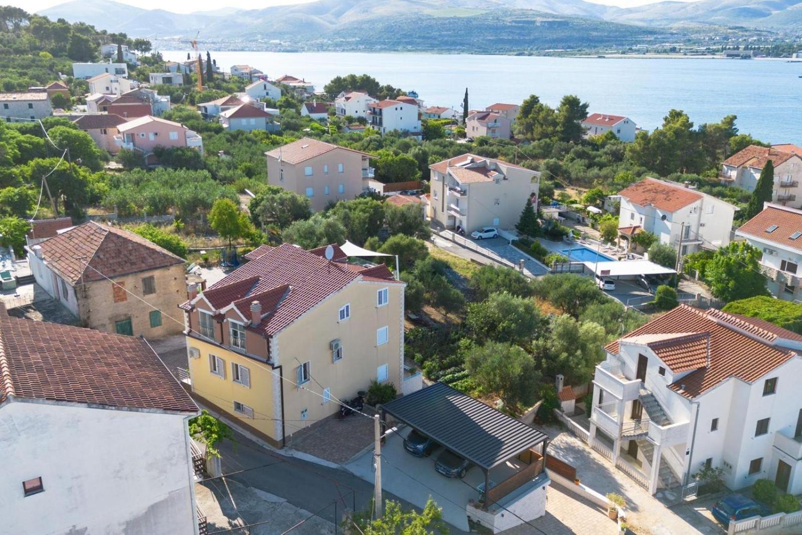 Apartments Belmat Trogir Bagian luar foto